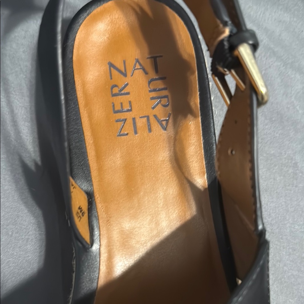 Naturalizer Black Sandals with Cross Straps size 9 - Picture 4 of 4